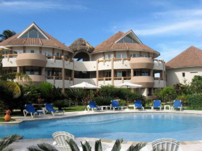 Luxury apartment with ocean view at the beach